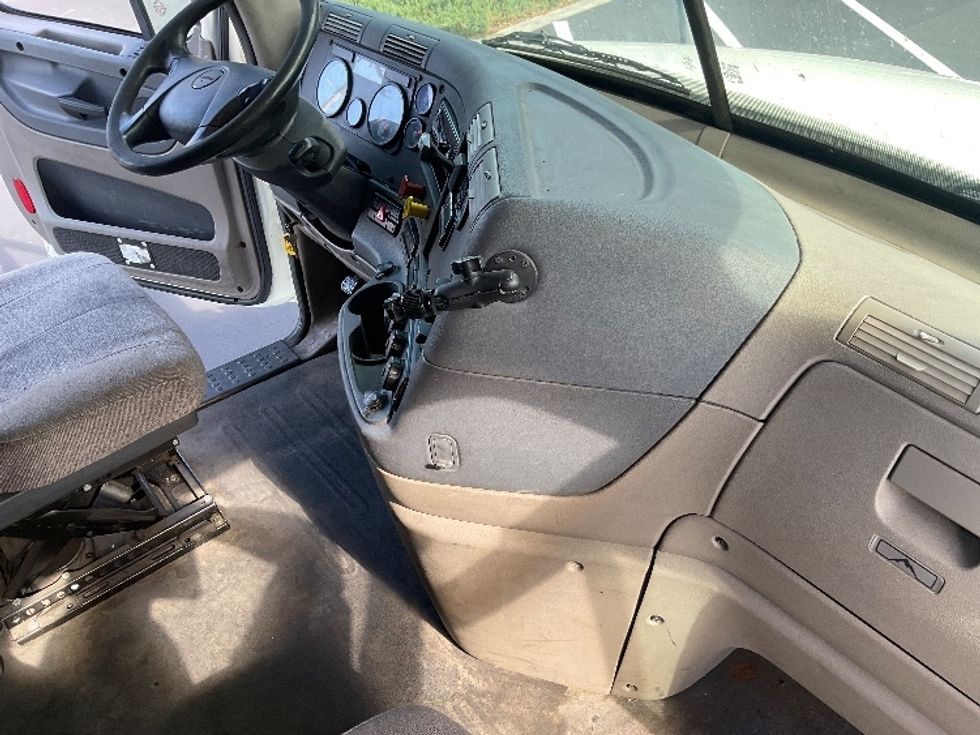 Sleeper Tractor-Heavy Duty Tractors-Freightliner-2019-Cascadia 12564ST-Tampa-FL-301,770\n\t\tmiles-$ 57,750 - Image 15