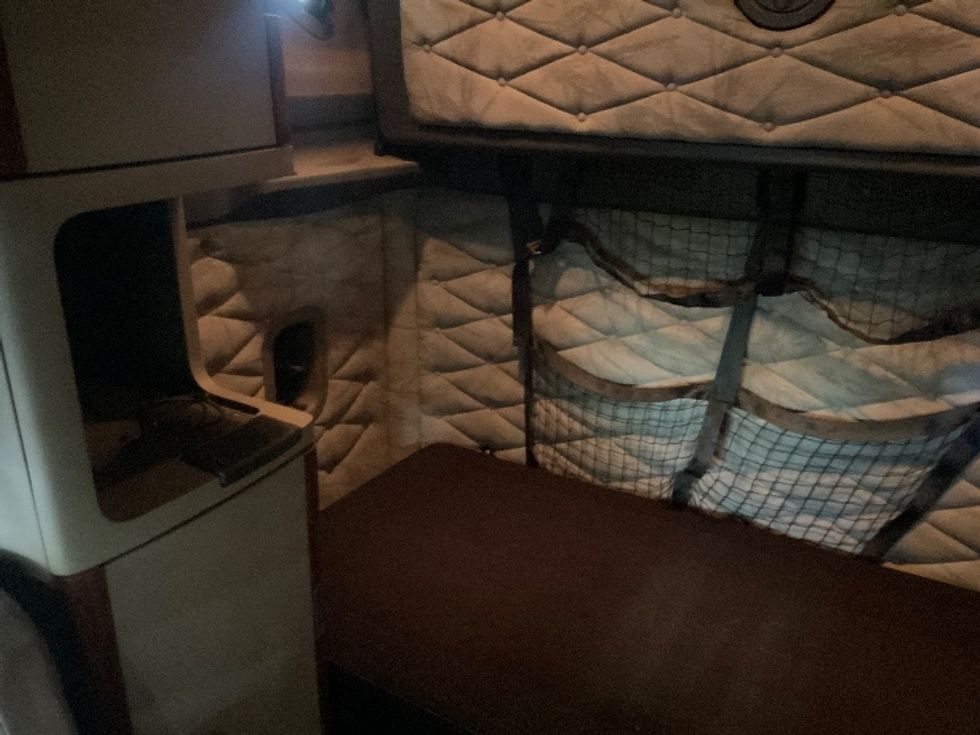 Sleeper Tractor-Heavy Duty Tractors-Freightliner-2019-Cascadia 12564ST-Tampa-FL-301,770\n\t\tmiles-$ 57,750 - Image 16