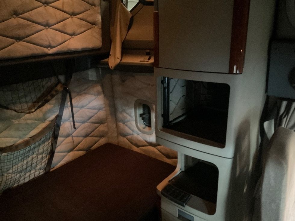 Sleeper Tractor-Heavy Duty Tractors-Freightliner-2019-Cascadia 12564ST-Tampa-FL-301,770\n\t\tmiles-$ 57,750 - Image 18