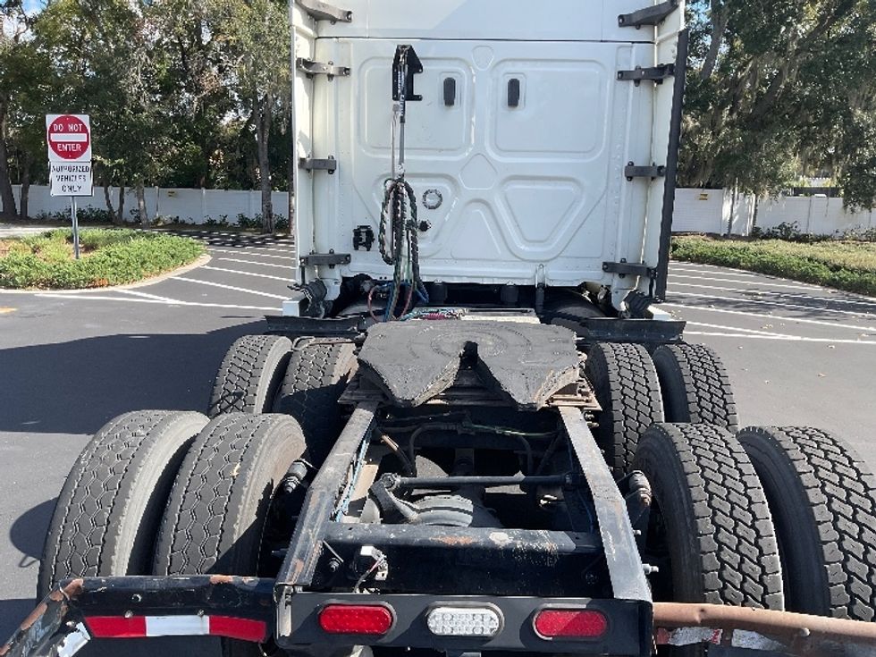 Sleeper Tractor-Heavy Duty Tractors-Freightliner-2019-Cascadia 12564ST-Tampa-FL-301,770\n\t\tmiles-$ 57,750 - Image 6