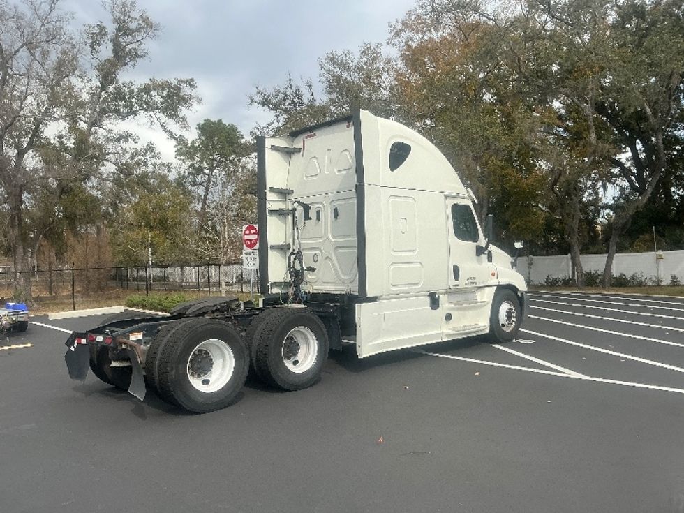 Sleeper Tractor-Heavy Duty Tractors-Freightliner-2019-Cascadia 12564ST-Tampa-FL-301,770\n\t\tmiles-$ 57,750 - Image 7