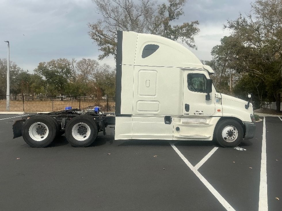 Sleeper Tractor-Heavy Duty Tractors-Freightliner-2019-Cascadia 12564ST-Tampa-FL-301,770\n\t\tmiles-$ 57,750 - Image 8
