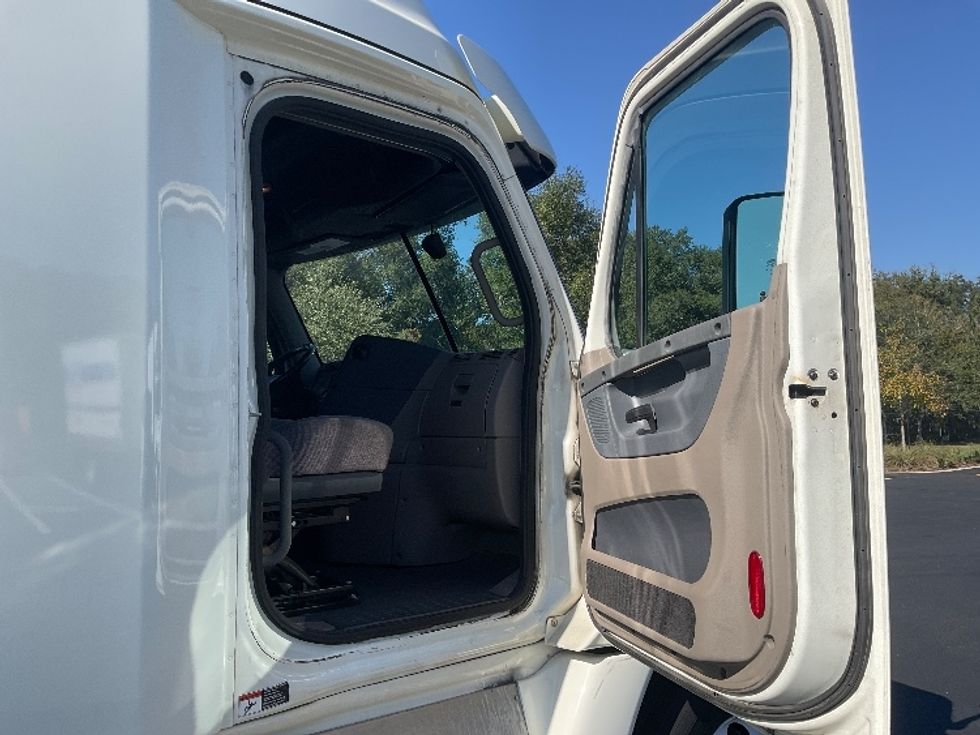 Sleeper Tractor-Heavy Duty Tractors-Freightliner-2019-Cascadia 12564ST-Tampa-FL-348,942\n\t\tmiles-$ 55,250 - Image 13