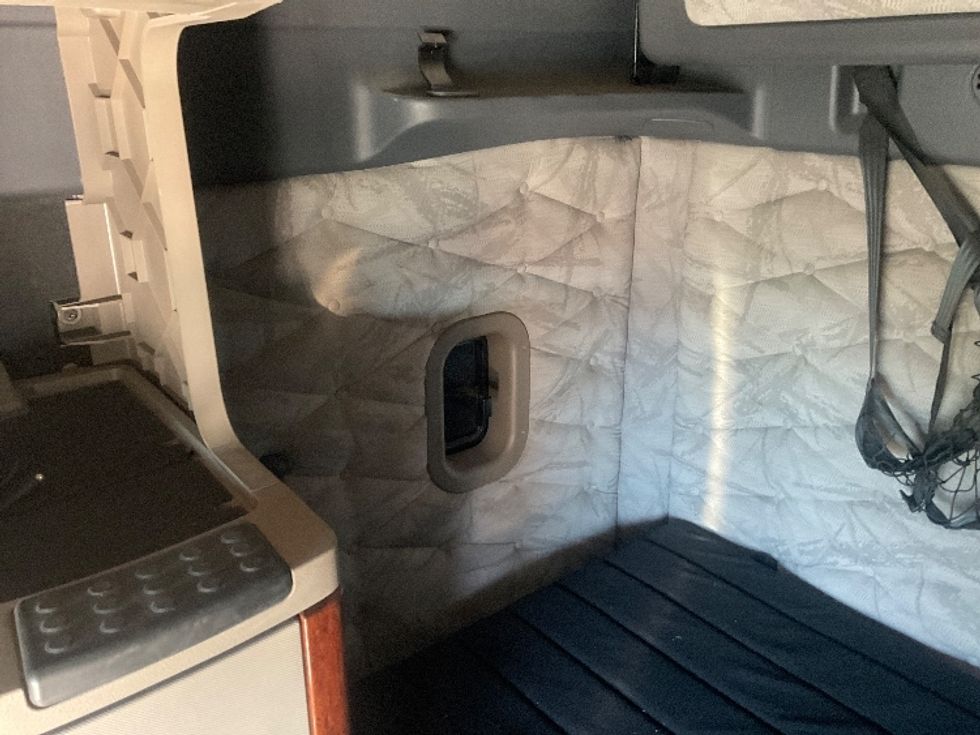 Sleeper Tractor-Heavy Duty Tractors-Freightliner-2019-Cascadia 12564ST-Tampa-FL-348,942\n\t\tmiles-$ 55,250 - Image 19