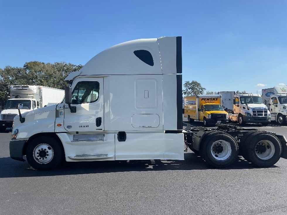 Sleeper Tractor-Heavy Duty Tractors-Freightliner-2019-Cascadia 12564ST-Tampa-FL-348,942\n\t\tmiles-$ 55,250 - Image 4
