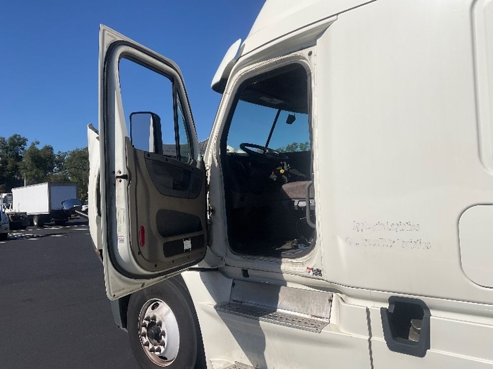Sleeper Tractor-Heavy Duty Tractors-Freightliner-2019-Cascadia 12564ST-Tampa-FL-348,942\n\t\tmiles-$ 55,250 - Image 9