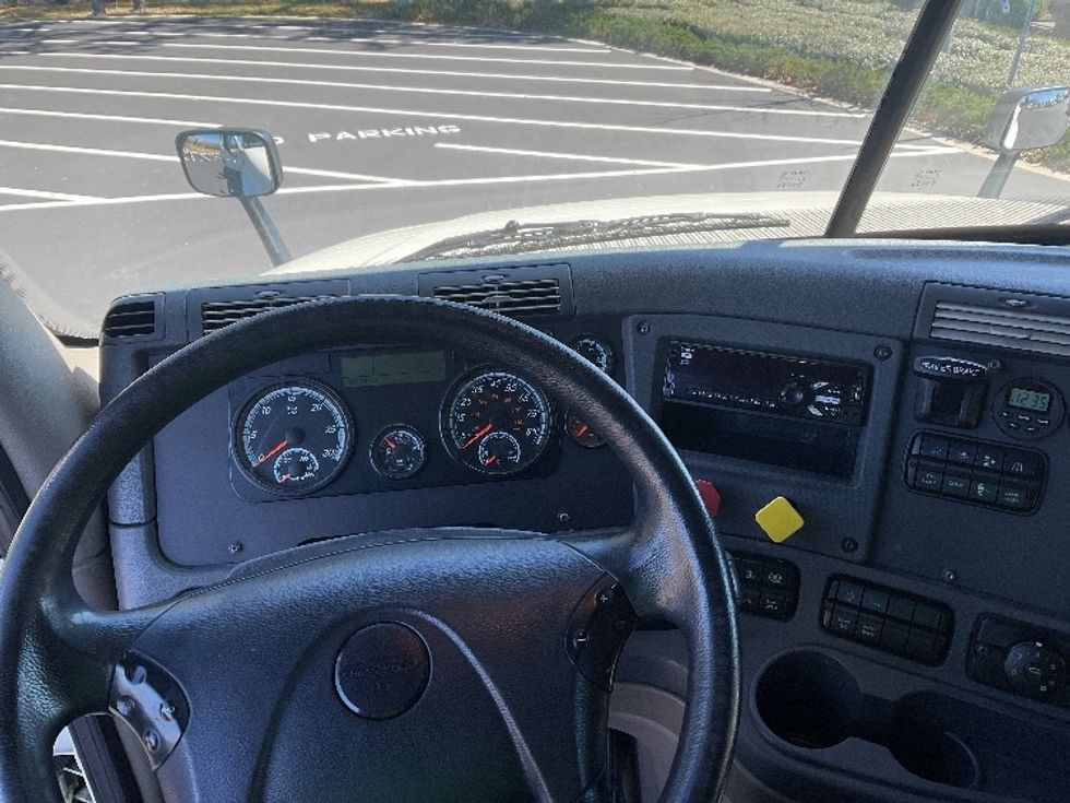 Sleeper Tractor-Heavy Duty Tractors-Freightliner-2019-Cascadia 12564ST-Tampa-FL-370,176\n\t\tmiles-$ 54,000 - Image 11