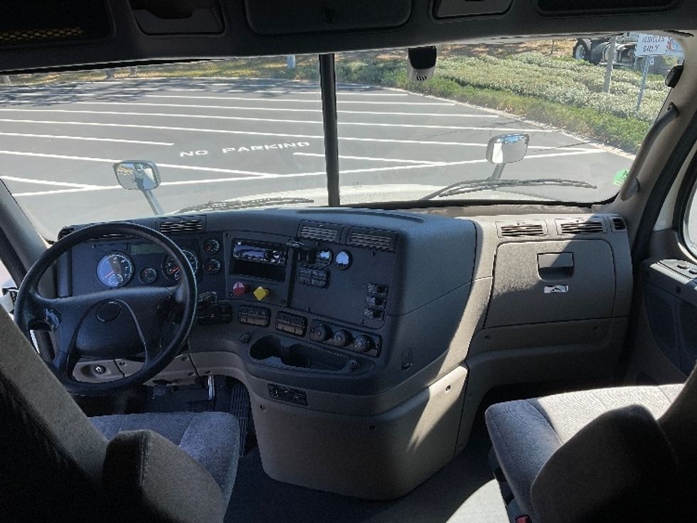 Sleeper Tractor-Heavy Duty Tractors-Freightliner-2019-Cascadia 12564ST-Tampa-FL-370,176\n\t\tmiles-$ 54,000 - Image 12