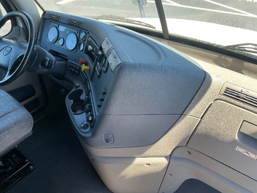 Sleeper Tractor-Heavy Duty Tractors-Freightliner-2019-Cascadia 12564ST-Tampa-FL-370,176\n\t\tmiles-$ 54,000 - Image 15