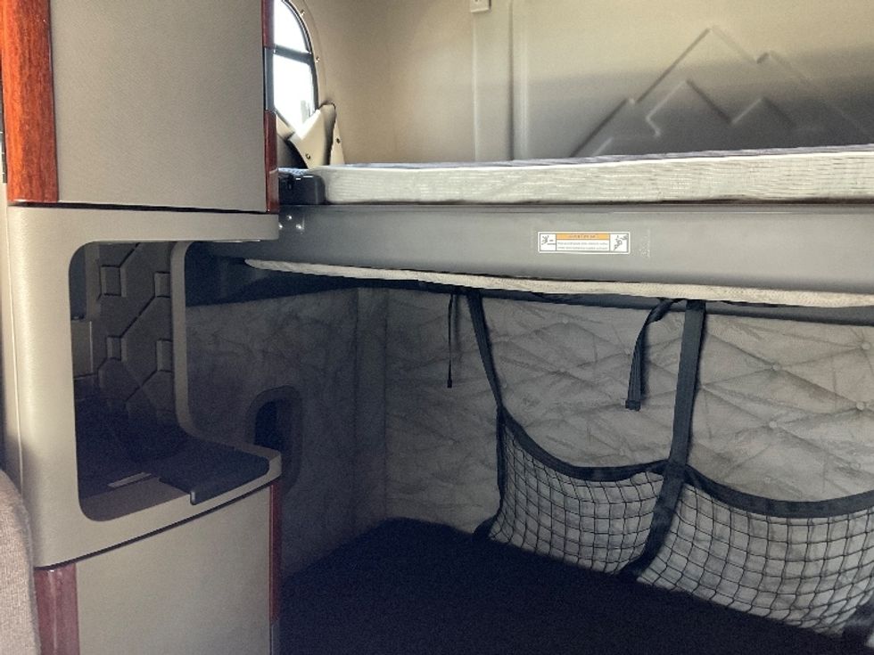 Sleeper Tractor-Heavy Duty Tractors-Freightliner-2019-Cascadia 12564ST-Tampa-FL-370,176\n\t\tmiles-$ 54,000 - Image 16