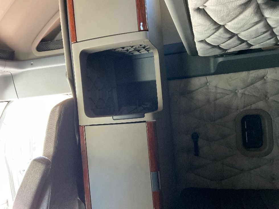 Sleeper Tractor-Heavy Duty Tractors-Freightliner-2019-Cascadia 12564ST-Tampa-FL-370,176\n\t\tmiles-$ 54,000 - Image 19