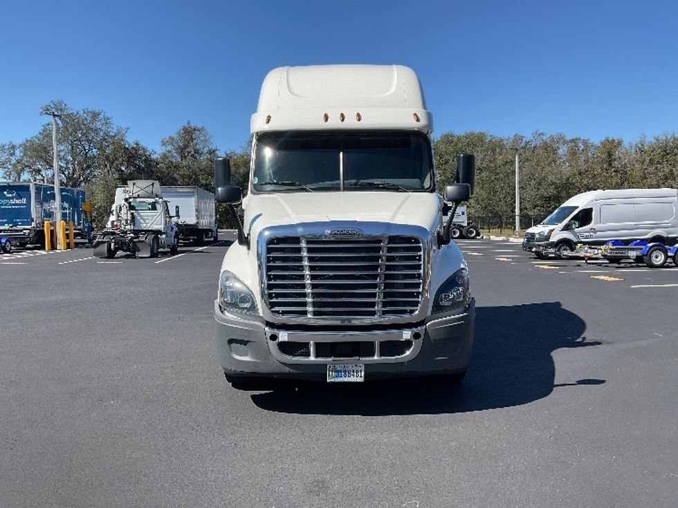 Sleeper Tractor-Heavy Duty Tractors-Freightliner-2019-Cascadia 12564ST-Tampa-FL-370,176\n\t\tmiles-$ 54,000 - Image 2
