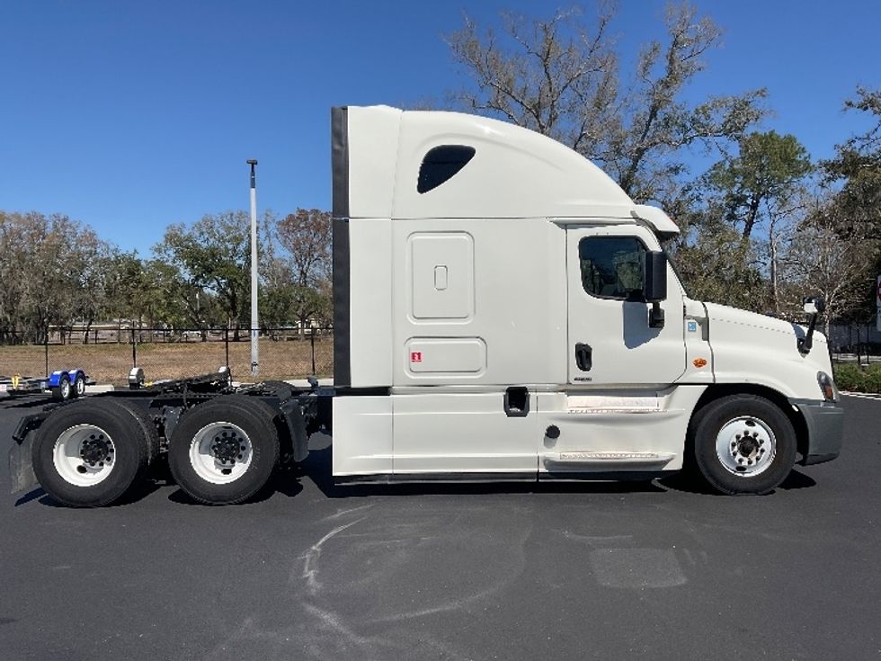 Sleeper Tractor-Heavy Duty Tractors-Freightliner-2019-Cascadia 12564ST-Tampa-FL-370,176\n\t\tmiles-$ 54,000 - Image 8