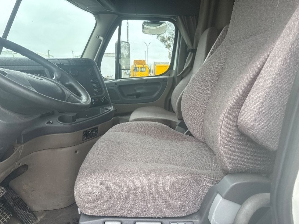 Sleeper Tractor-Heavy Duty Tractors-Freightliner-2019-Cascadia 12564ST-Torrance-CA-719,238\n\t\tmiles-$ 42,750 - Image 10