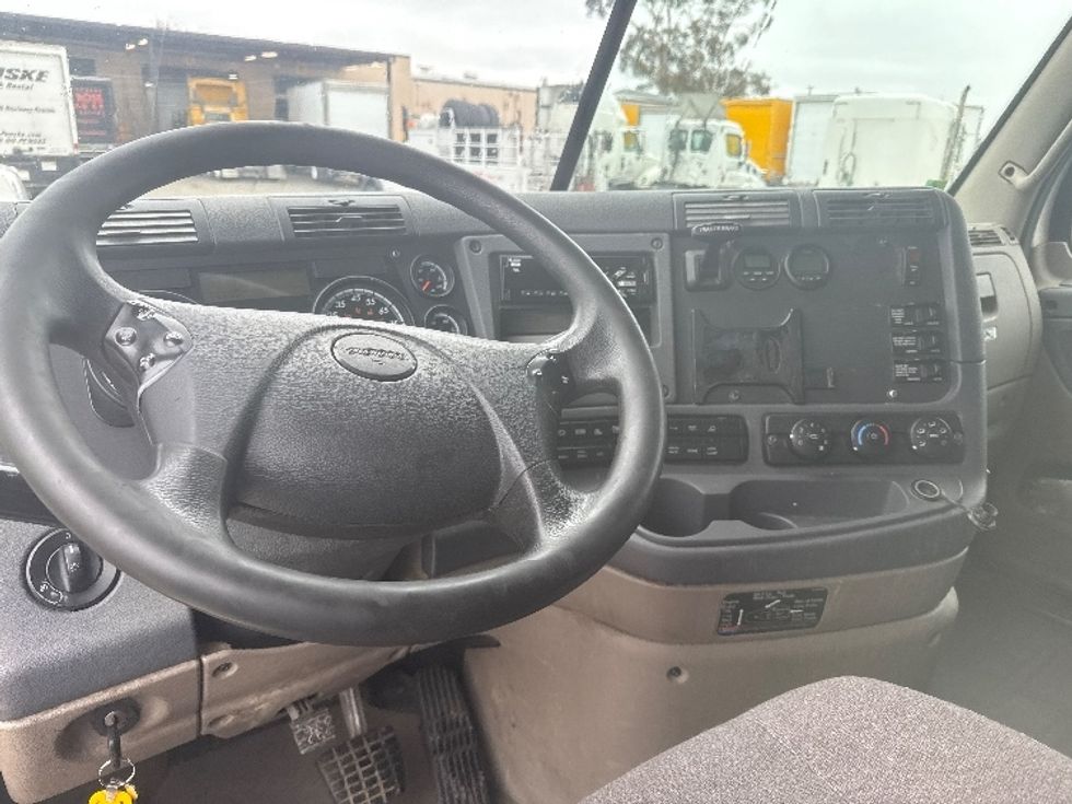 Sleeper Tractor-Heavy Duty Tractors-Freightliner-2019-Cascadia 12564ST-Torrance-CA-719,238\n\t\tmiles-$ 42,750 - Image 11