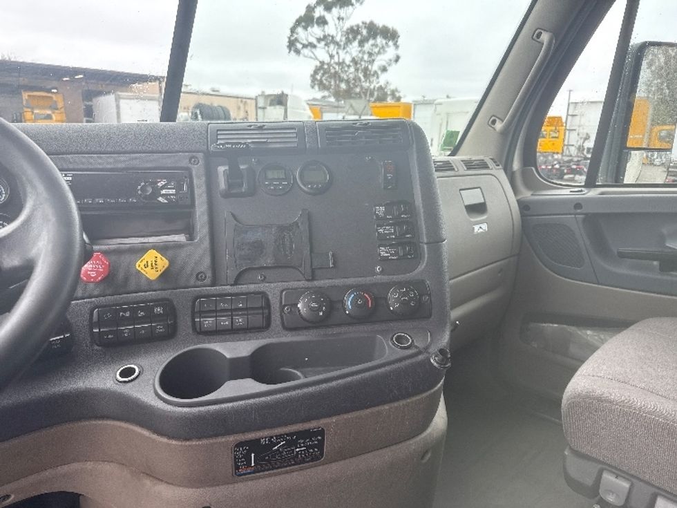 Sleeper Tractor-Heavy Duty Tractors-Freightliner-2019-Cascadia 12564ST-Torrance-CA-719,238\n\t\tmiles-$ 42,750 - Image 12