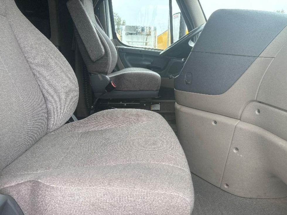 Sleeper Tractor-Heavy Duty Tractors-Freightliner-2019-Cascadia 12564ST-Torrance-CA-719,238\n\t\tmiles-$ 42,750 - Image 15