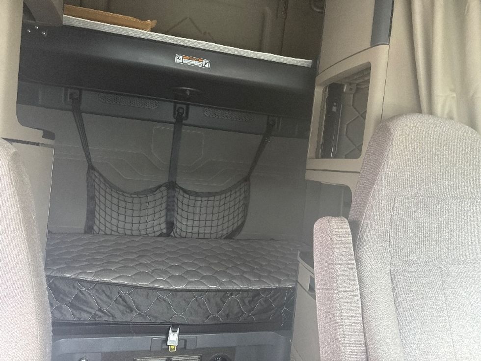 Sleeper Tractor-Heavy Duty Tractors-Freightliner-2019-Cascadia 12564ST-Torrance-CA-719,238\n\t\tmiles-$ 42,750 - Image 16