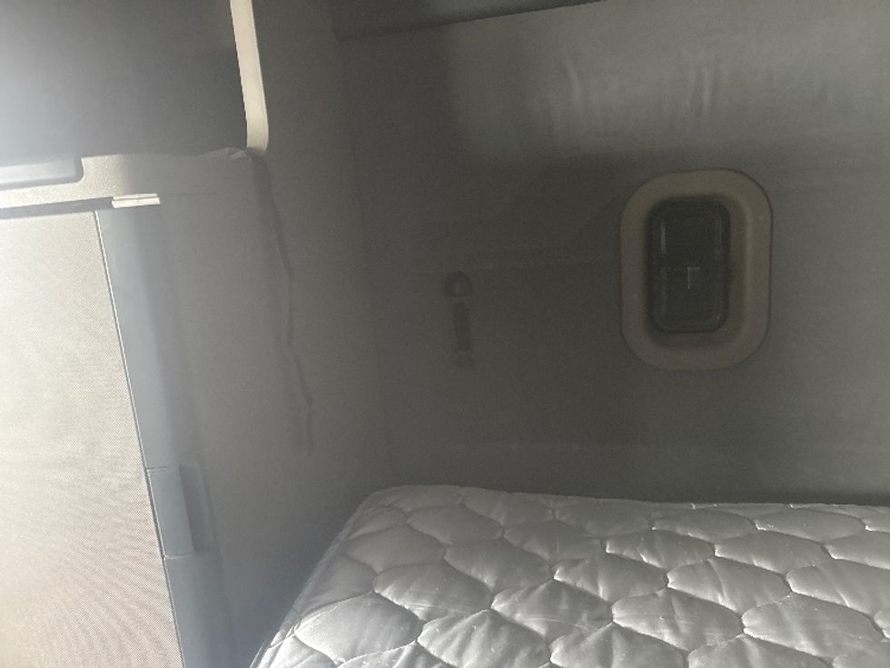 Sleeper Tractor-Heavy Duty Tractors-Freightliner-2019-Cascadia 12564ST-Torrance-CA-719,238\n\t\tmiles-$ 42,750 - Image 19