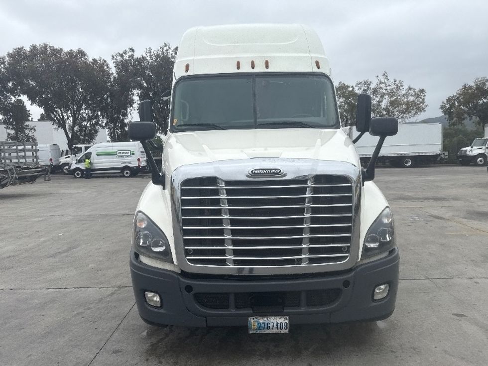 Sleeper Tractor-Heavy Duty Tractors-Freightliner-2019-Cascadia 12564ST-Torrance-CA-719,238\n\t\tmiles-$ 42,750 - Image 2
