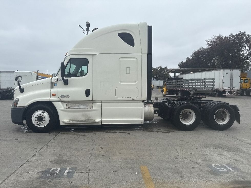 Sleeper Tractor-Heavy Duty Tractors-Freightliner-2019-Cascadia 12564ST-Torrance-CA-719,238\n\t\tmiles-$ 42,750 - Image 4
