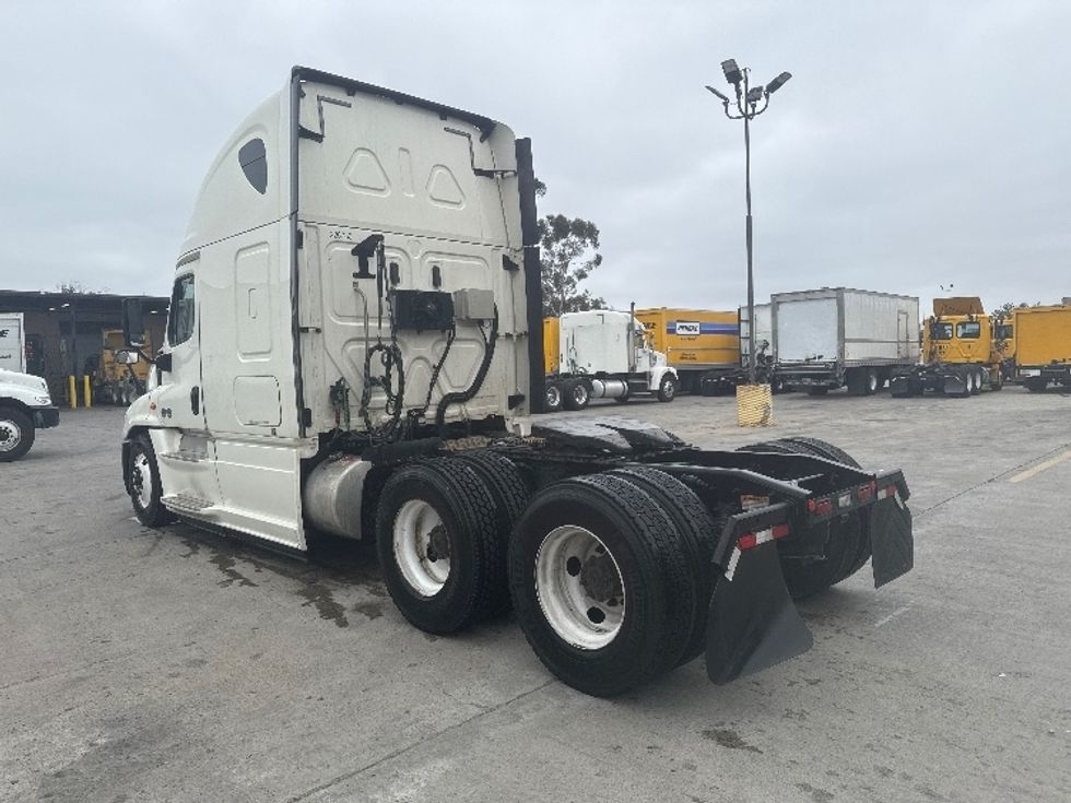 Sleeper Tractor-Heavy Duty Tractors-Freightliner-2019-Cascadia 12564ST-Torrance-CA-719,238\n\t\tmiles-$ 42,750 - Image 5