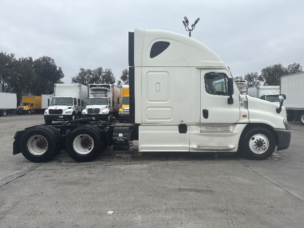 Sleeper Tractor-Heavy Duty Tractors-Freightliner-2019-Cascadia 12564ST-Torrance-CA-719,238\n\t\tmiles-$ 42,750 - Image 8