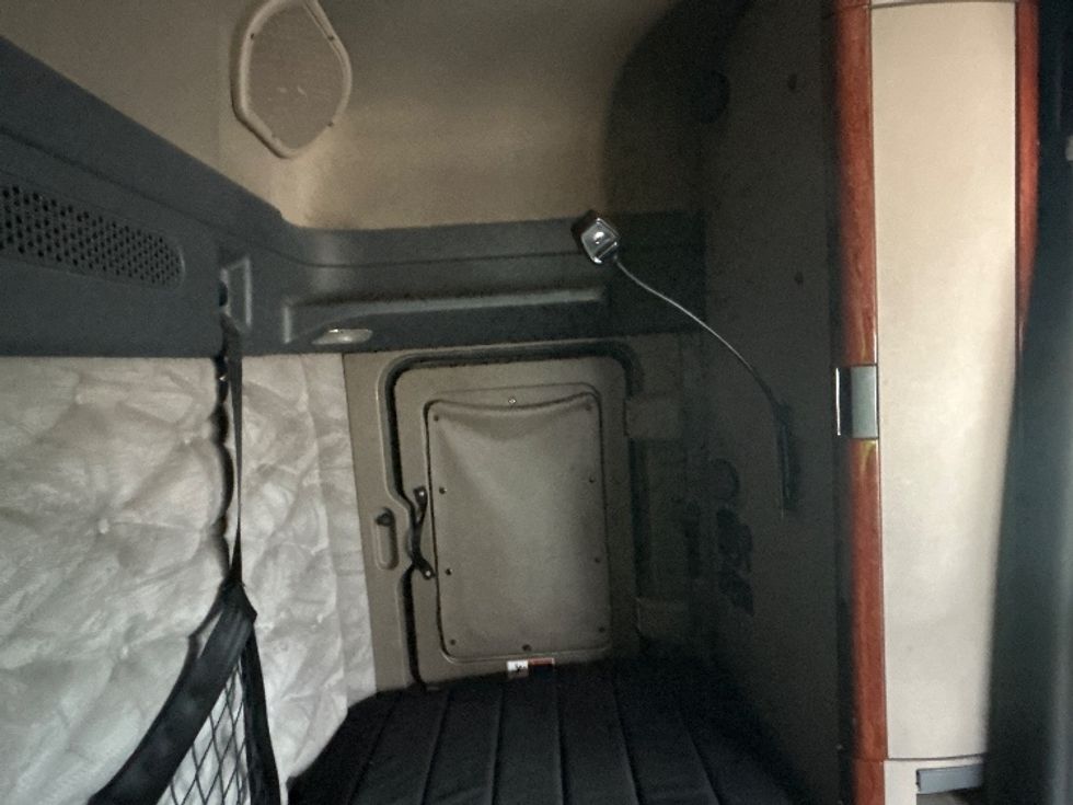 Sleeper Tractor-Heavy Duty Tractors-Freightliner-2019-Cascadia 12564ST-Valdosta-GA-470,968\n\t\tmiles-$ 44,750 - Image 18