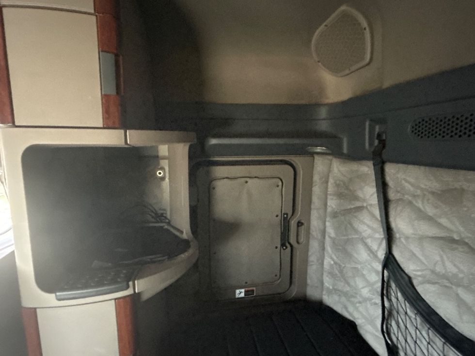 Sleeper Tractor-Heavy Duty Tractors-Freightliner-2019-Cascadia 12564ST-Valdosta-GA-470,968\n\t\tmiles-$ 44,750 - Image 19