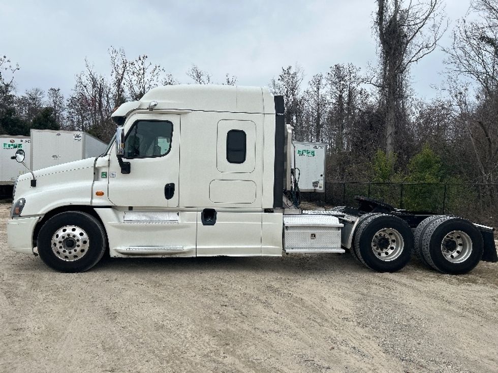 Sleeper Tractor-Heavy Duty Tractors-Freightliner-2019-Cascadia 12564ST-Valdosta-GA-470,968\n\t\tmiles-$ 44,750 - Image 4
