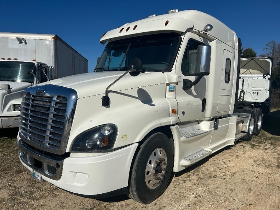 Sleeper Tractor-Heavy Duty Tractors-Freightliner-2019-Cascadia 12564ST-Valdosta-GA-678,477\n\t\tmiles-$ 34,000 - Image 1