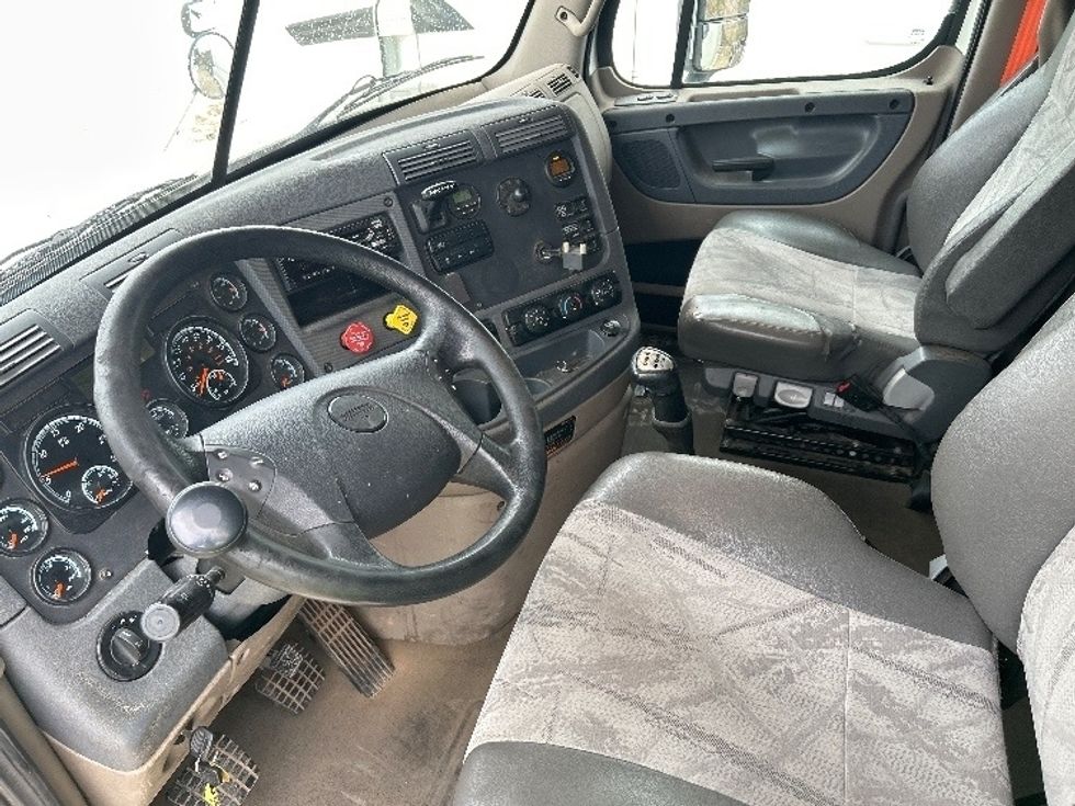 Sleeper Tractor-Heavy Duty Tractors-Freightliner-2019-Cascadia 12564ST-Valdosta-GA-678,477\n\t\tmiles-$ 34,000 - Image 10