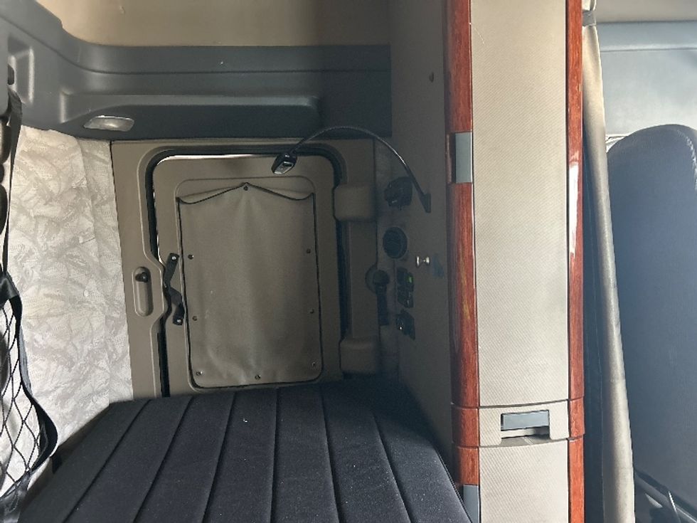 Sleeper Tractor-Heavy Duty Tractors-Freightliner-2019-Cascadia 12564ST-Valdosta-GA-678,477\n\t\tmiles-$ 34,000 - Image 17