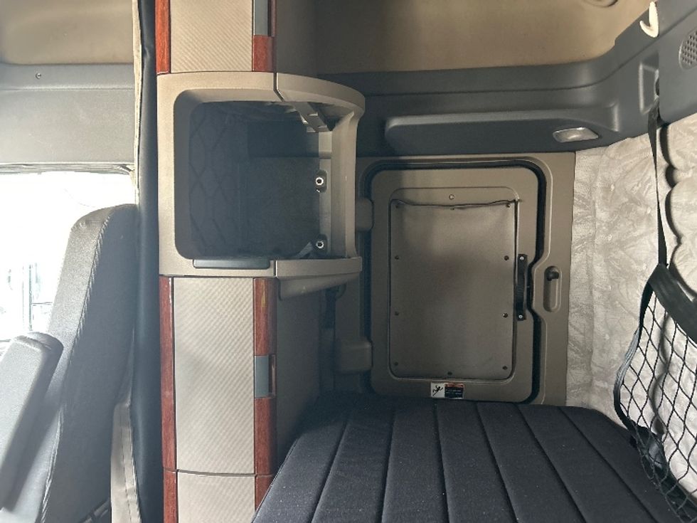 Sleeper Tractor-Heavy Duty Tractors-Freightliner-2019-Cascadia 12564ST-Valdosta-GA-678,477\n\t\tmiles-$ 34,000 - Image 18