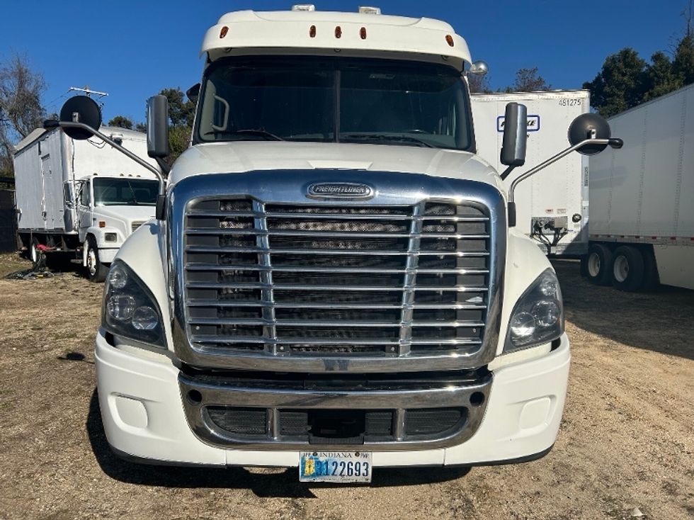 Sleeper Tractor-Heavy Duty Tractors-Freightliner-2019-Cascadia 12564ST-Valdosta-GA-678,477\n\t\tmiles-$ 34,000 - Image 2