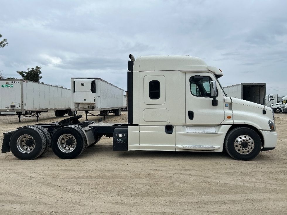 Sleeper Tractor-Heavy Duty Tractors-Freightliner-2019-Cascadia 12564ST-Valdosta-GA-678,477\n\t\tmiles-$ 34,000 - Image 5