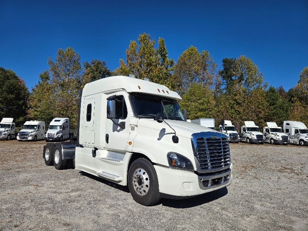 Sleeper Tractor-Heavy Duty Tractors-Freightliner-2019-Cascadia 12564ST-Villa Rica-GA-251,542\n\t\tmiles-$ 64,750 - Image 1