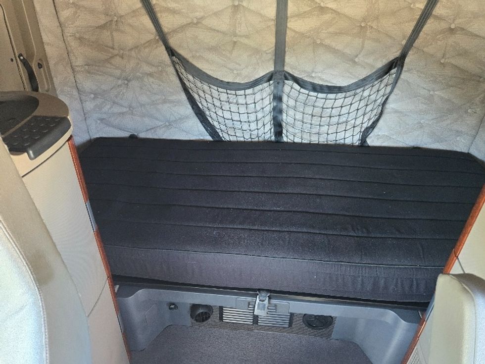 Sleeper Tractor-Heavy Duty Tractors-Freightliner-2019-Cascadia 12564ST-Villa Rica-GA-251,542\n\t\tmiles-$ 64,750 - Image 12