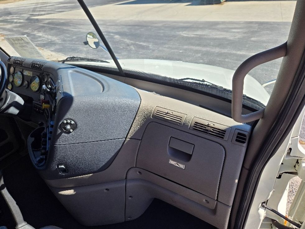 Sleeper Tractor-Heavy Duty Tractors-Freightliner-2019-Cascadia 12564ST-Villa Rica-GA-251,542\n\t\tmiles-$ 64,750 - Image 14