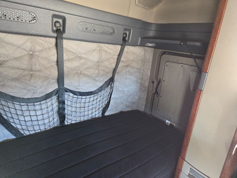 Sleeper Tractor-Heavy Duty Tractors-Freightliner-2019-Cascadia 12564ST-Villa Rica-GA-251,542\n\t\tmiles-$ 64,750 - Image 16