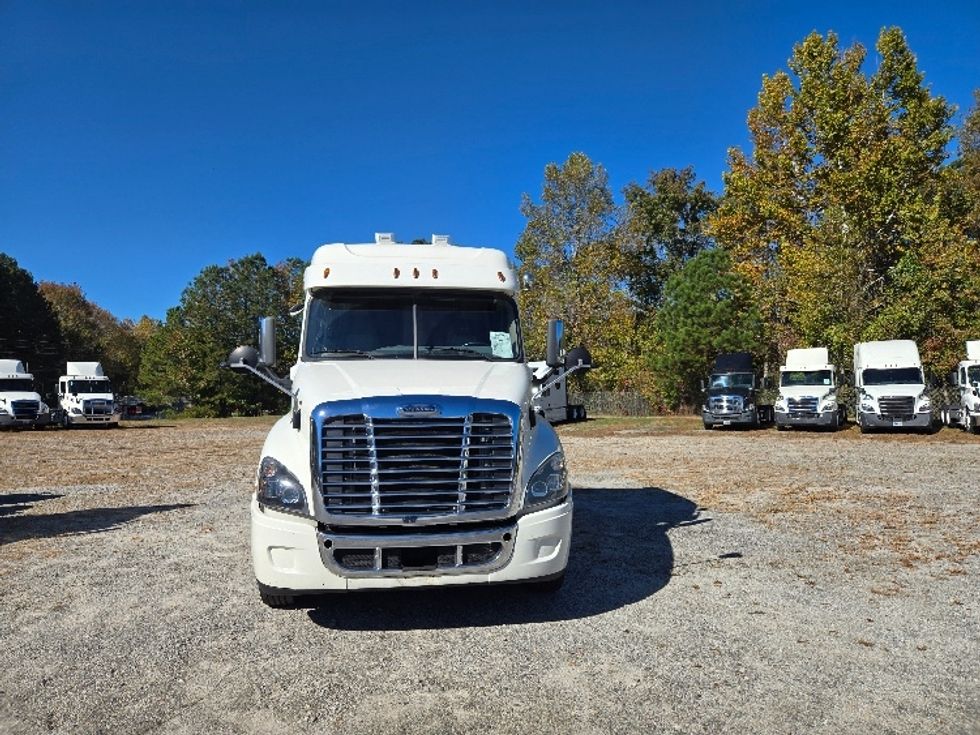 Sleeper Tractor-Heavy Duty Tractors-Freightliner-2019-Cascadia 12564ST-Villa Rica-GA-251,542\n\t\tmiles-$ 64,750 - Image 2