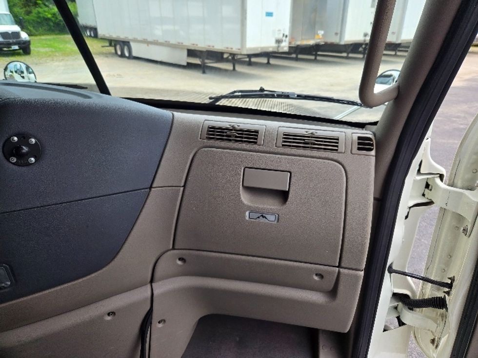 Sleeper Tractor-Heavy Duty Tractors-Freightliner-2019-Cascadia 12564ST-Villa Rica-GA-530,128\n\t\tmiles-$ 50,500 - Image 13