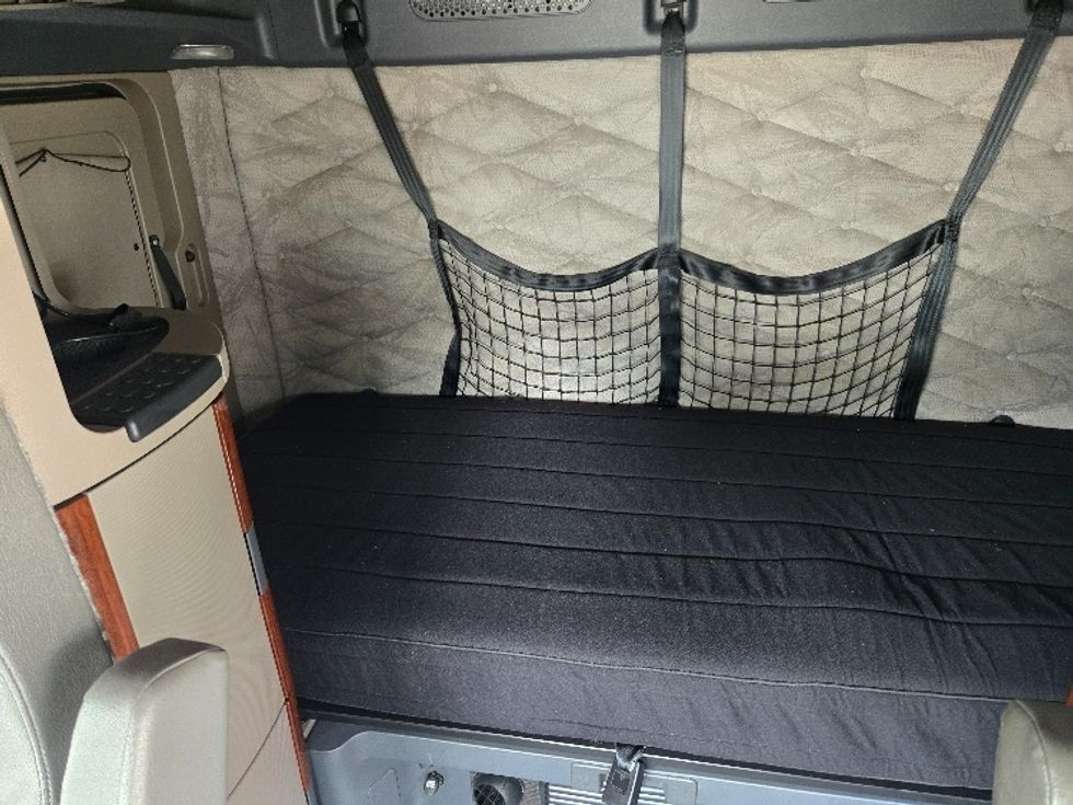 Sleeper Tractor-Heavy Duty Tractors-Freightliner-2019-Cascadia 12564ST-Villa Rica-GA-530,128\n\t\tmiles-$ 50,500 - Image 15