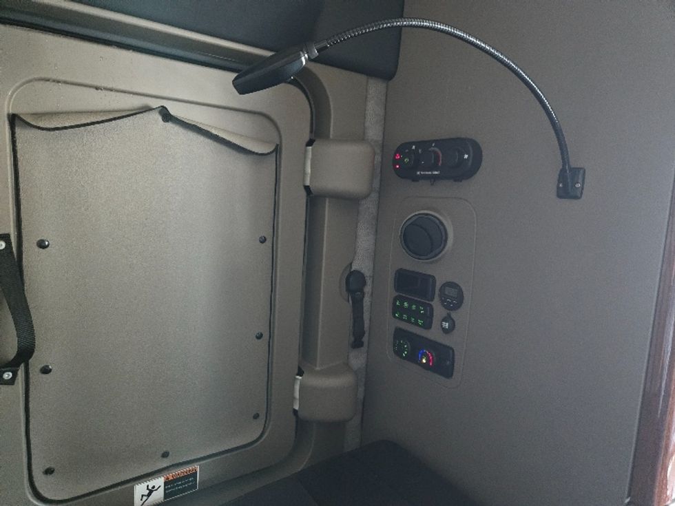 Sleeper Tractor-Heavy Duty Tractors-Freightliner-2019-Cascadia 12564ST-Villa Rica-GA-530,128\n\t\tmiles-$ 50,500 - Image 18