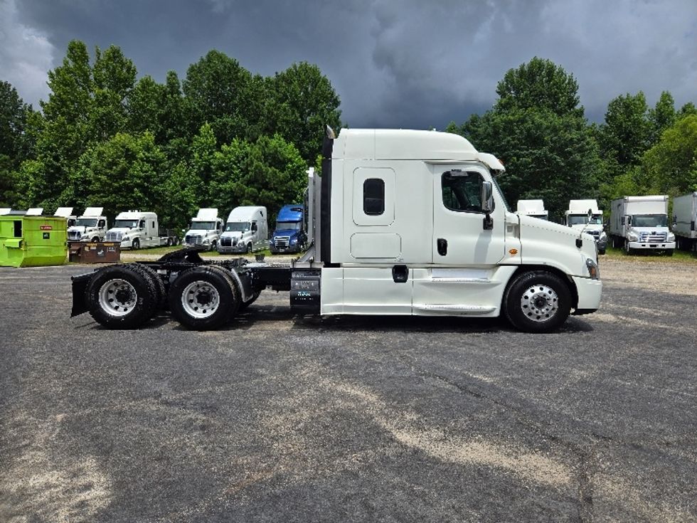 Sleeper Tractor-Heavy Duty Tractors-Freightliner-2019-Cascadia 12564ST-Villa Rica-GA-530,128\n\t\tmiles-$ 50,500 - Image 8