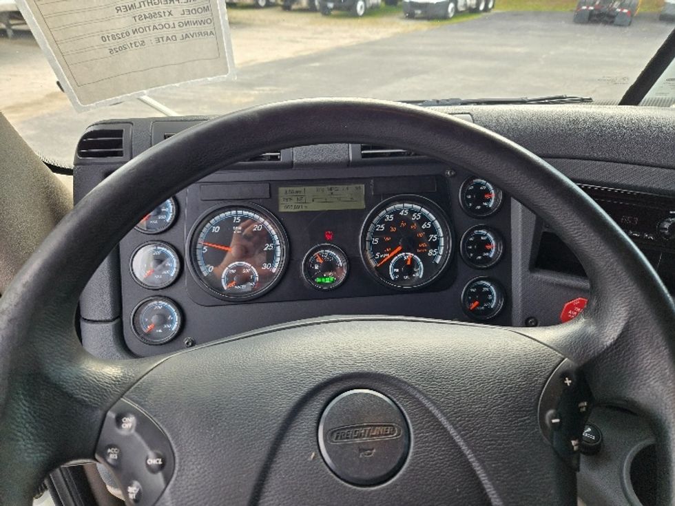 Sleeper Tractor-Heavy Duty Tractors-Freightliner-2019-Cascadia 12564ST-Villa Rica-GA-566,890\n\t\tmiles-$ 48,250 - Image 11