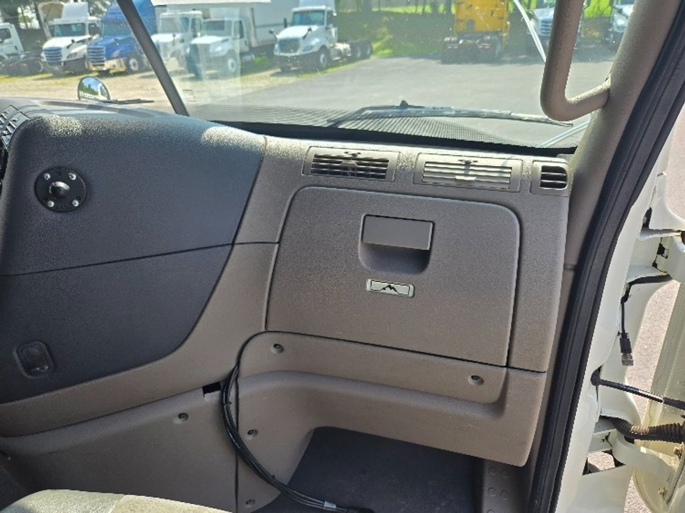 Sleeper Tractor-Heavy Duty Tractors-Freightliner-2019-Cascadia 12564ST-Villa Rica-GA-566,890\n\t\tmiles-$ 48,250 - Image 14