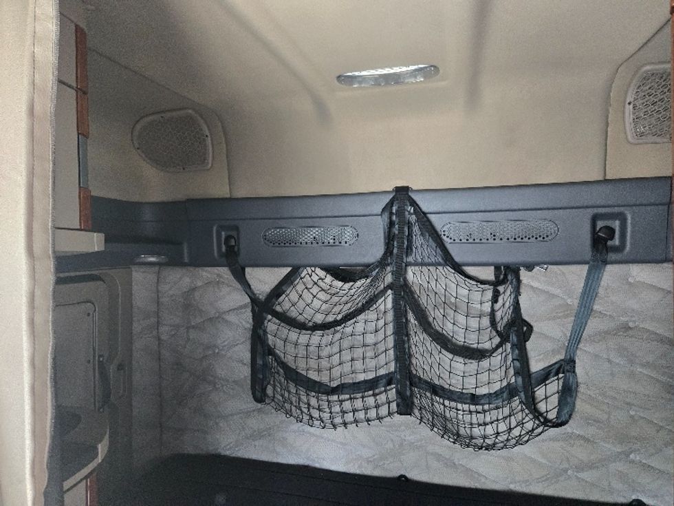 Sleeper Tractor-Heavy Duty Tractors-Freightliner-2019-Cascadia 12564ST-Villa Rica-GA-566,890\n\t\tmiles-$ 48,250 - Image 17