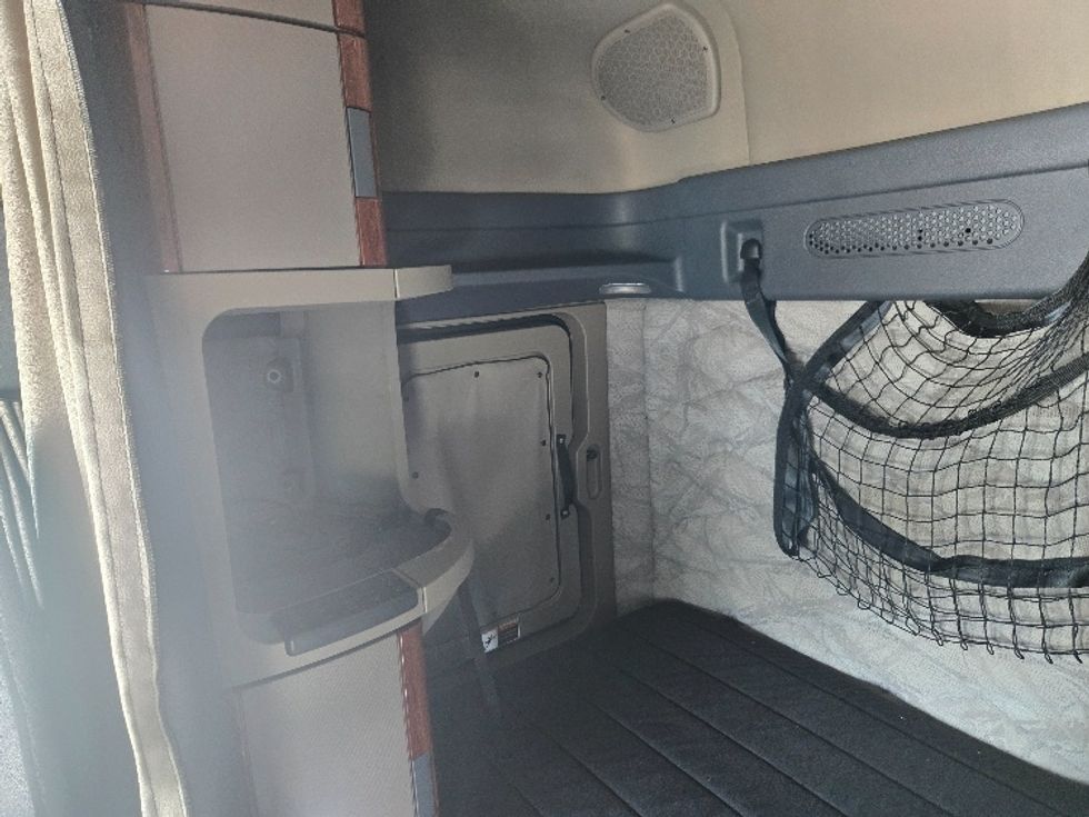 Sleeper Tractor-Heavy Duty Tractors-Freightliner-2019-Cascadia 12564ST-Villa Rica-GA-566,890\n\t\tmiles-$ 48,250 - Image 18