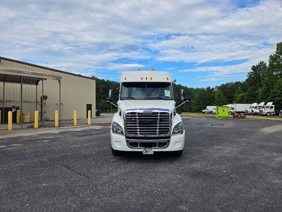Sleeper Tractor-Heavy Duty Tractors-Freightliner-2019-Cascadia 12564ST-Villa Rica-GA-566,890\n\t\tmiles-$ 48,250 - Image 2